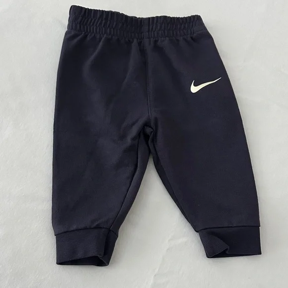 Nike Baby Just Do It Graphic Onesie and Pant Set - Picture 6 of 7